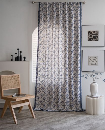 Floral blue-edged gauze curtain