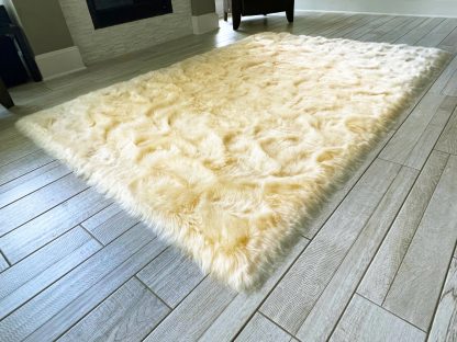 Faux fur cloud carpet