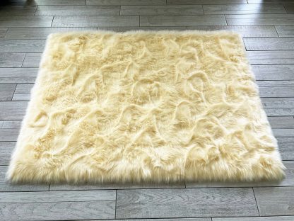 Faux fur cloud carpet - Image 4