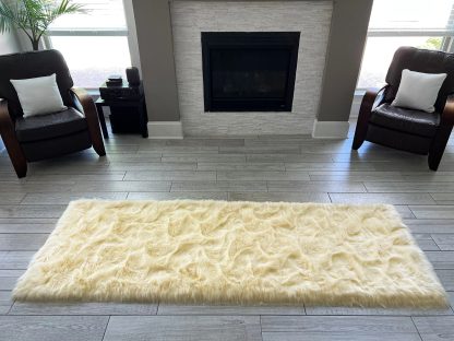 Faux fur cloud carpet - Image 3