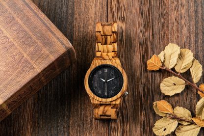 Retro style wooden watch