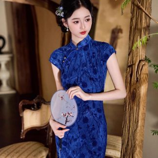 Elegant blue velvet short-sleeved cheongsam