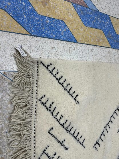 Geometric lines handmade carpet - Image 6