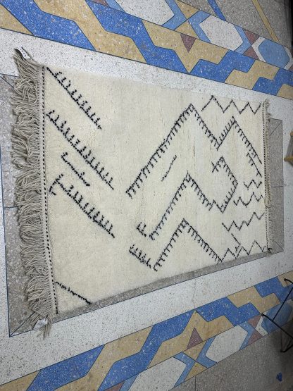 Geometric lines handmade carpet - Image 2