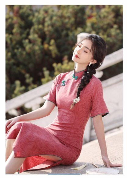 Scarlet elegant short-sleeved mid-length cheongsam