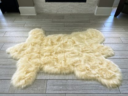 Cream faux fur rug - Image 3