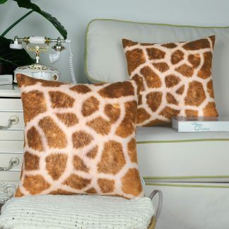 Giraffe pattern plush pillowcase