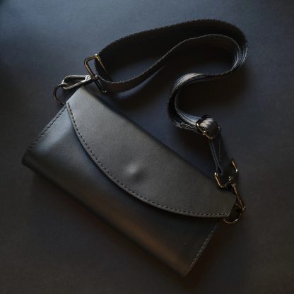 Minimalist leather belt bag - Image 6