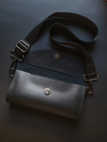 Minimalist leather belt bag - Image 2