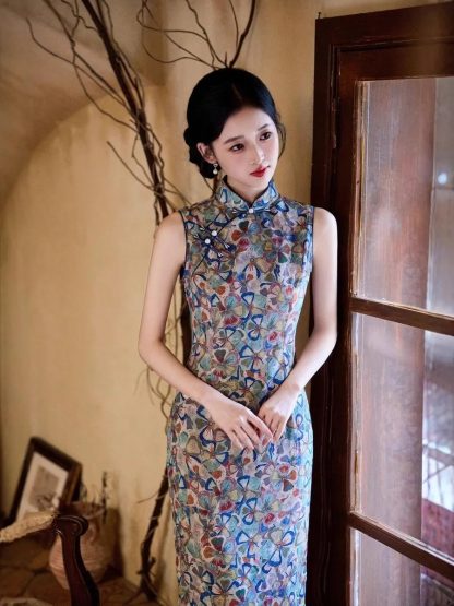 Colorful and dreamy sleeveless long cheongsam