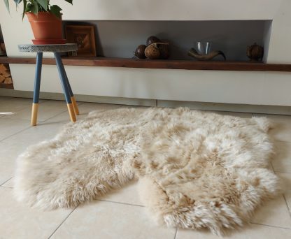Light beige faux fur rug - Image 5