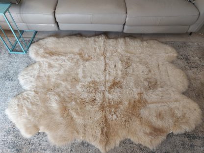 Light beige faux fur rug - Image 4