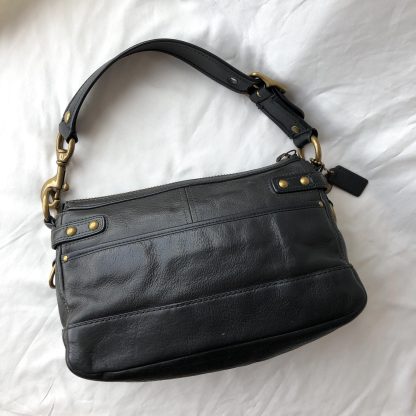 Vintage black leather shoulder bag - Image 4