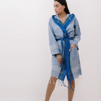 Hooded tie bathrobe
