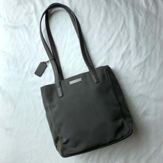 Simple and stylish large capacity tote bag