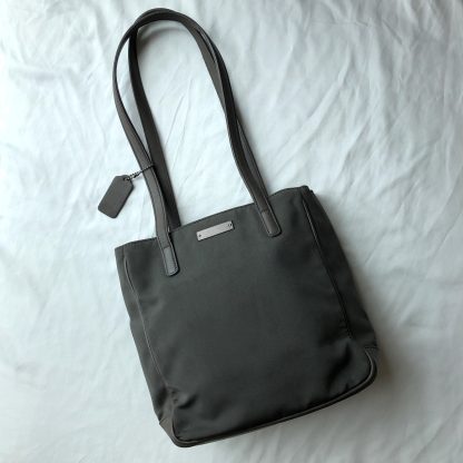 Simple and stylish large capacity tote bag