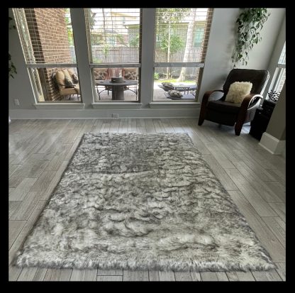 Gray tone faux wool carpet