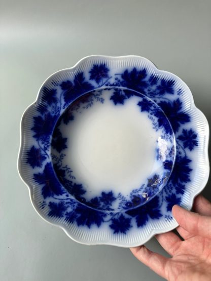 Blue and white maple leaf pattern plate - Image 3