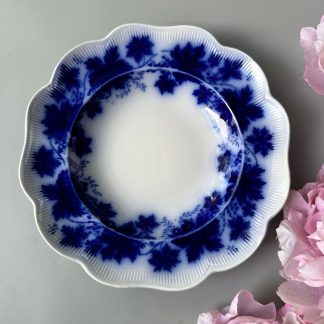 Blue and white maple leaf pattern plate
