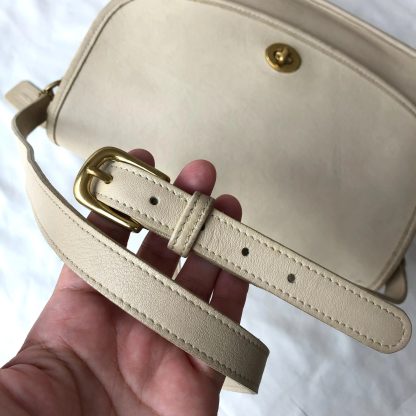 Elegant off-white leather crossbody bag - Image 4