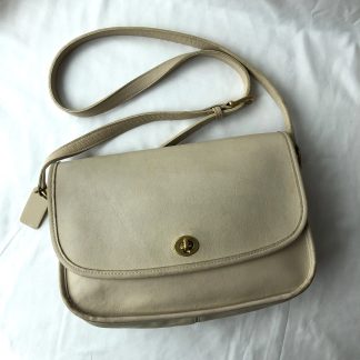 Elegant off-white leather crossbody bag