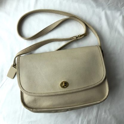 Elegant off-white leather crossbody bag
