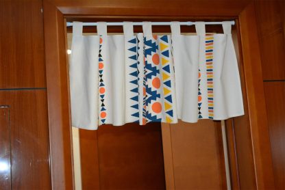 Geometric print half curtain