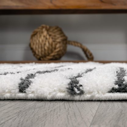 Modern geometric lines carpet - Image 2
