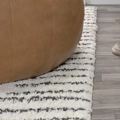 Modern geometric lines carpet - Image 6