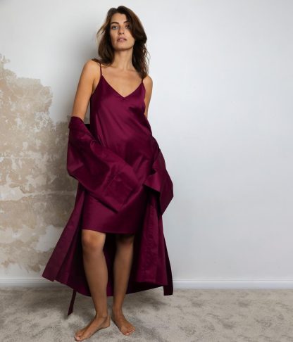 V-neck suspender satin nightdress - Image 3