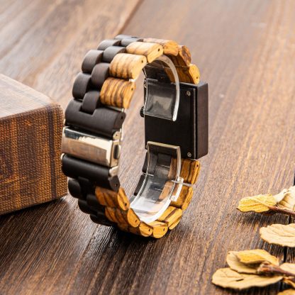 The case is a unique square watch - Image 3