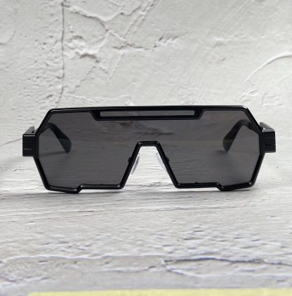 Futuristic large frame one-piece sunglasses