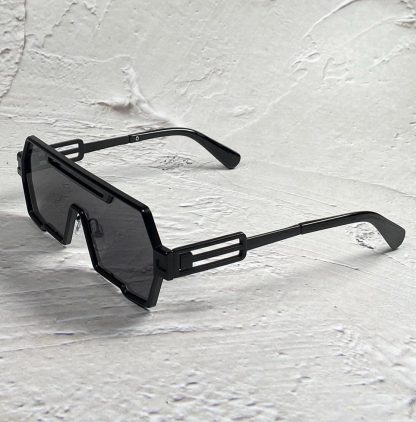 Futuristic large frame one-piece sunglasses - Image 6