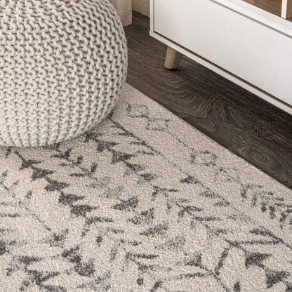 Nordic geometric pattern carpet - Image 3