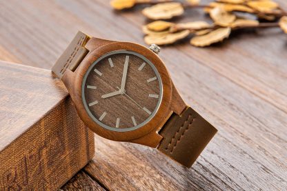 Watch with leather strap and dial in the same color - Image 2