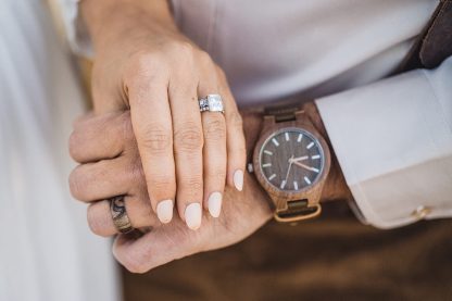 Watch with leather strap and dial in the same color - Image 3