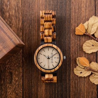 Wooden watch with date display function