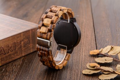 Wooden watch with date display function - Image 2