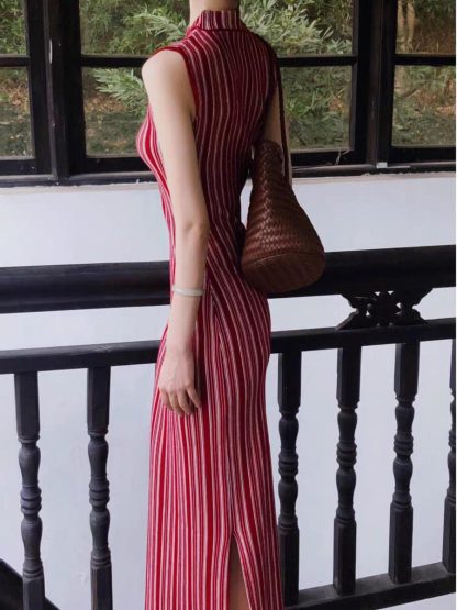 Red Rhythm Elegant Vertical Stripe Sleeveless Cheongsam - Image 4