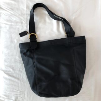 Fashionable and versatile tote bag