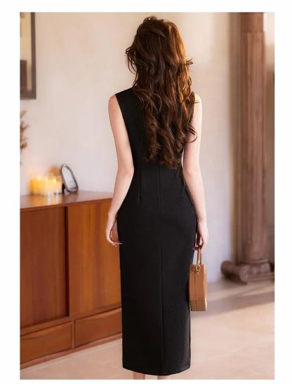 Black bamboo leaf embroidered cheongsam - Image 5