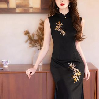 Black bamboo leaf embroidered cheongsam