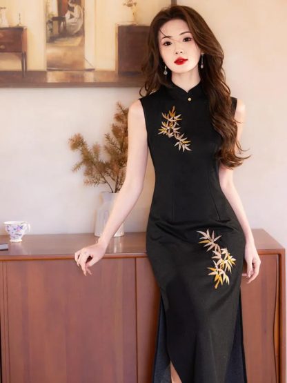 Black bamboo leaf embroidered cheongsam