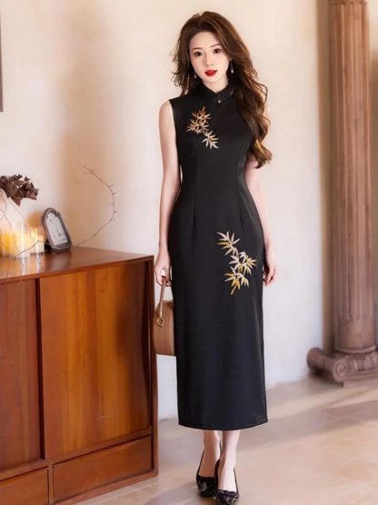 Black bamboo leaf embroidered cheongsam - Image 2