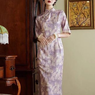 Gentle and elegant oriental cheongsam
