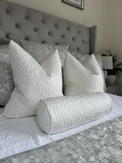 Cylindrical pillow - Image 5