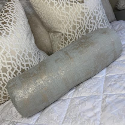 Cylindrical long pillow