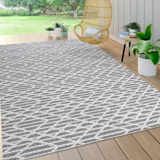 Geometric woven outdoor rug