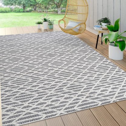 Geometric woven outdoor rug