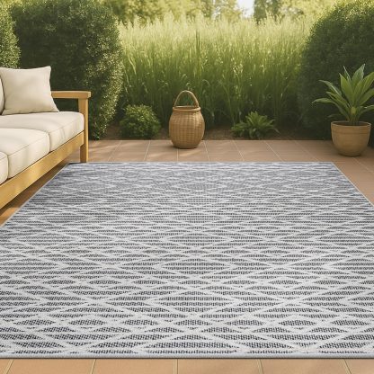 Geometric woven outdoor rug - Image 4